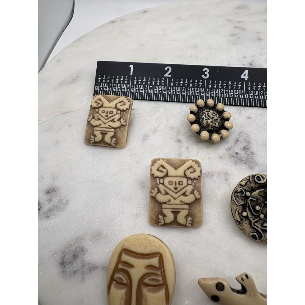 Vintage buttons poss made in Ecuador of nut material 8 buttons - Picture 4 of 9